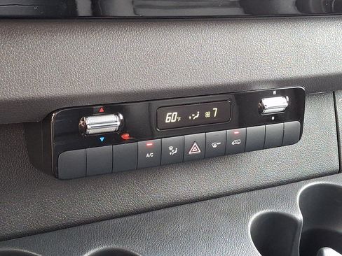 Used 2025 Mercedes-Benz Sprinter 2500 image 17