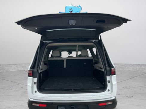 Used 2023 Jeep Wagoneer L Series II image 39