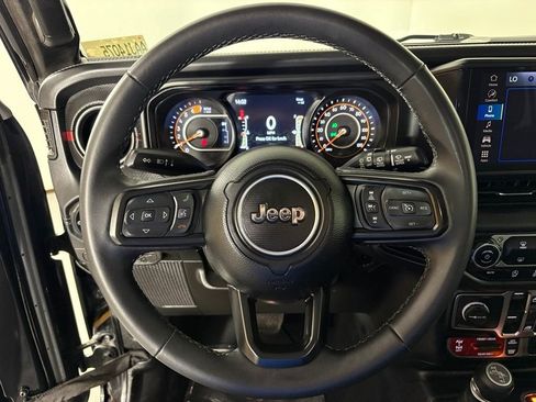 Used 2025 Jeep Wrangler Unlimited Rubicon AWD/4WD image 18