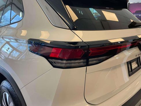 New 2026 Volkswagen Tiguan SE R-Line AWD/4WD image 11