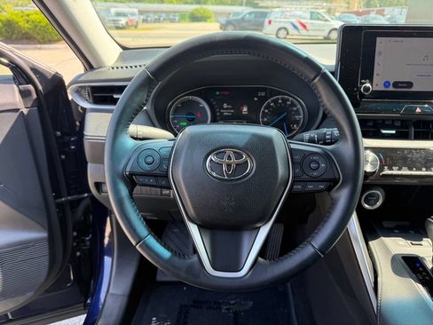 Used 2024 Toyota Venza LE AWD/4WD image 11