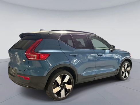 Used 2023 Volvo XC40 Recharge Plus AWD/4WD image 4