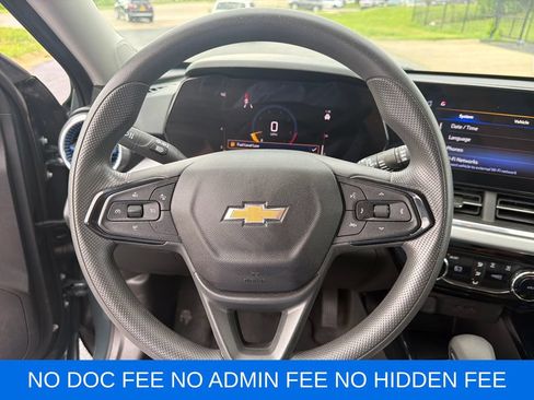 Used 2025 Chevrolet Trax LT FWD image 16