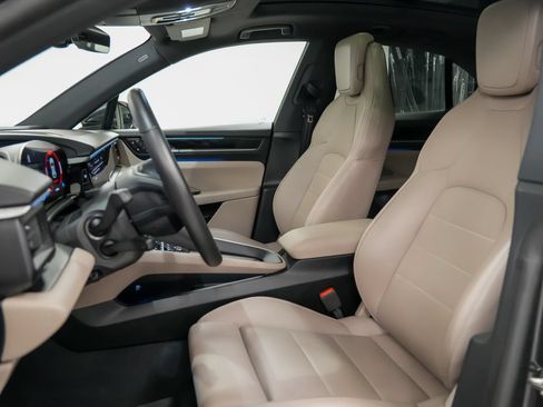 Used 2025 Porsche Macan 4S Electric AWD/4WD image 5