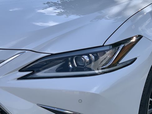 Used 2022 Lexus ES 350 w/ Premium Package FWD image 6