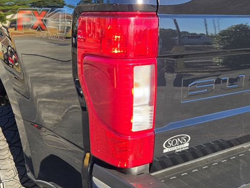 Used 2022 Ford F350 Lariat w/ Chrome Package image 12