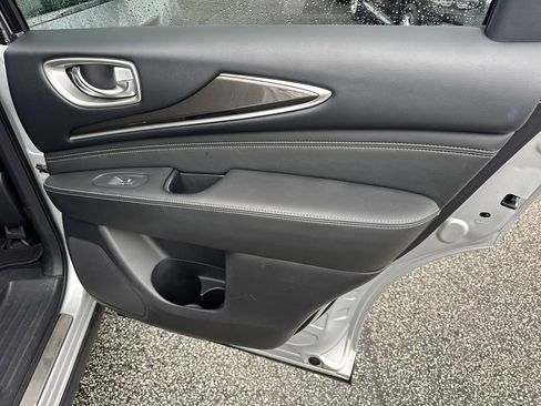 Used 2019 INFINITI QX60 Luxe w/ Essential Package image 16