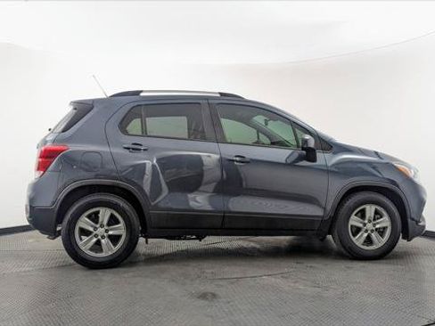 Used 2021 Chevrolet Trax LT w/ Premium Seat Package FWD image 9