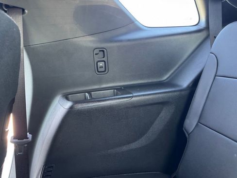 Used 2023 Chevrolet Traverse LT image 13