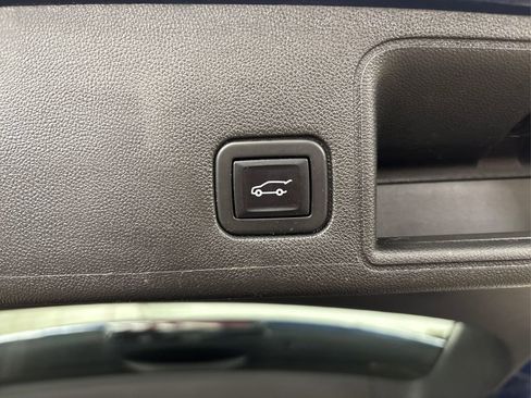 Used 2022 GMC Terrain SLT image 14