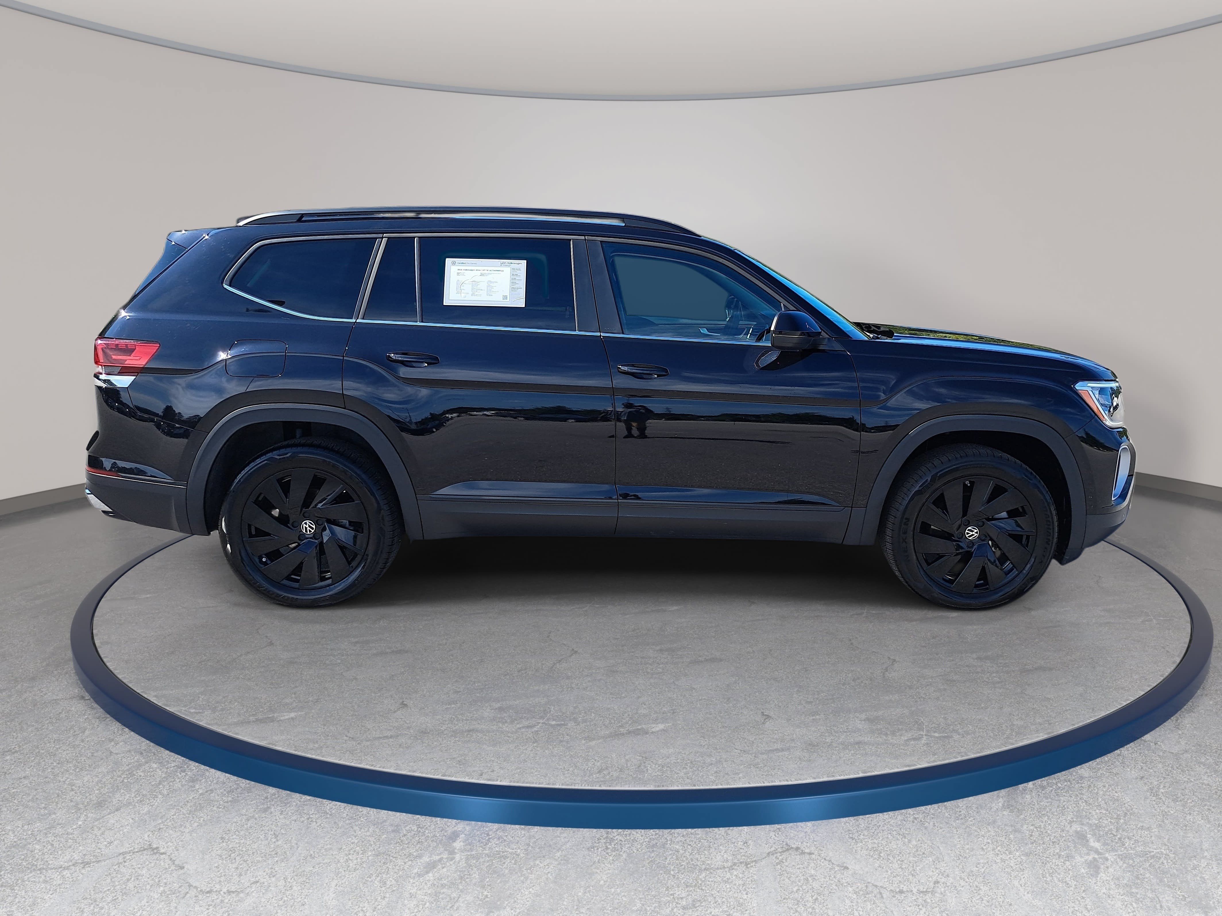 Used 2026 Volkswagen Atlas SE w/ Panoramic Sunroof Package FWD image 4