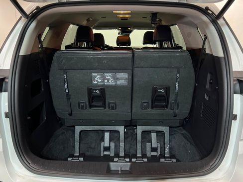 Used 2024 Kia Carnival EX FWD image 22