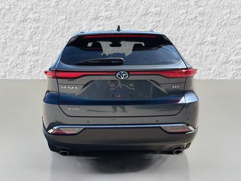 Used 2023 Toyota Venza XLE image 4