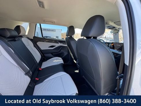 Used 2025 Volkswagen Tiguan SE AWD/4WD image 25