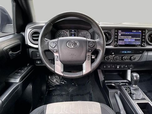 Used 2022 Toyota Tacoma TRD Sport w/ Technology Package AWD/4WD image 6