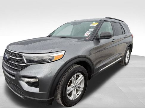 Used 2023 Ford Explorer XLT w/ Equipment Group 202A AWD/4WD image 2