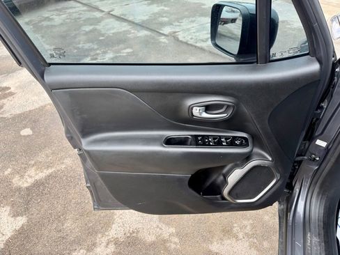 Used 2022 Jeep Renegade Limited image 28