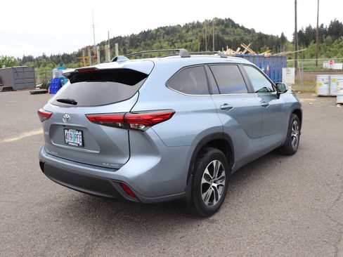 Used 2023 Toyota Highlander XLE image 5