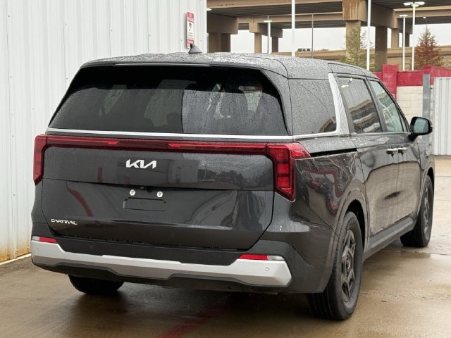 Used 2025 Kia Carnival FWD image 4