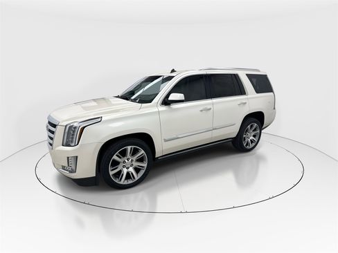 Used 2015 Cadillac Escalade Premium image 4