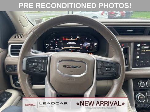 Used 2022 GMC Yukon XL Denali AWD/4WD image 14