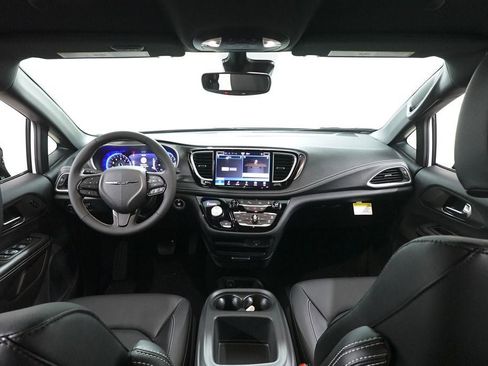 New 2026 Chrysler Pacifica Select w/ S Appearance Package FWD image 7