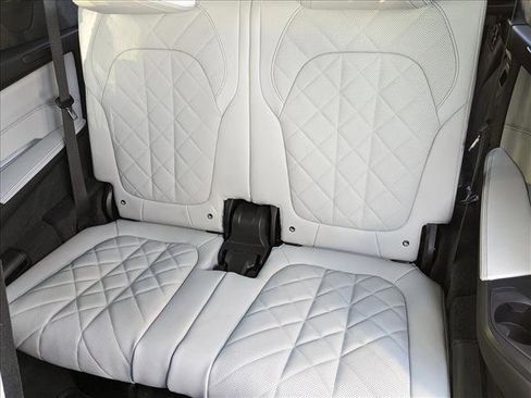 Used 2025 BMW X7 xDrive40i image 16