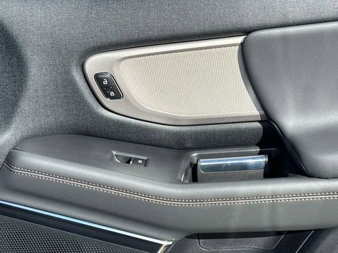 New 2025 Ford Expedition Active image 17