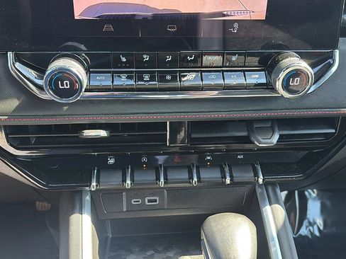 Used 2023 Chevrolet Colorado Z71 w/ Z71 Convenience Package 2 image 16