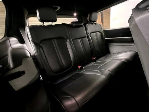 Used 2024 Jeep Wagoneer Series II w/ Flexible Seating Group RWD image 23