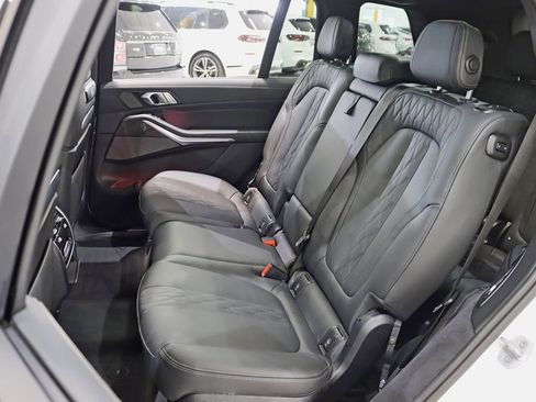Used 2025 BMW X7 M60i AWD/4WD image 33