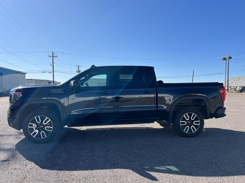 Used 2022 GMC Sierra 1500 AT4 w/ AT4 Premium Package AWD/4WD image 2