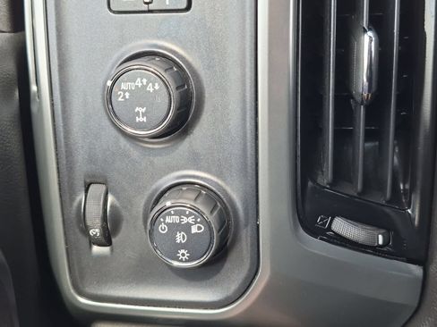 Used 2018 Chevrolet Silverado 1500 LT w/ All Star Edition AWD/4WD image 26