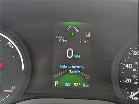 Used 2023 Toyota Sienna XLE FWD image 21