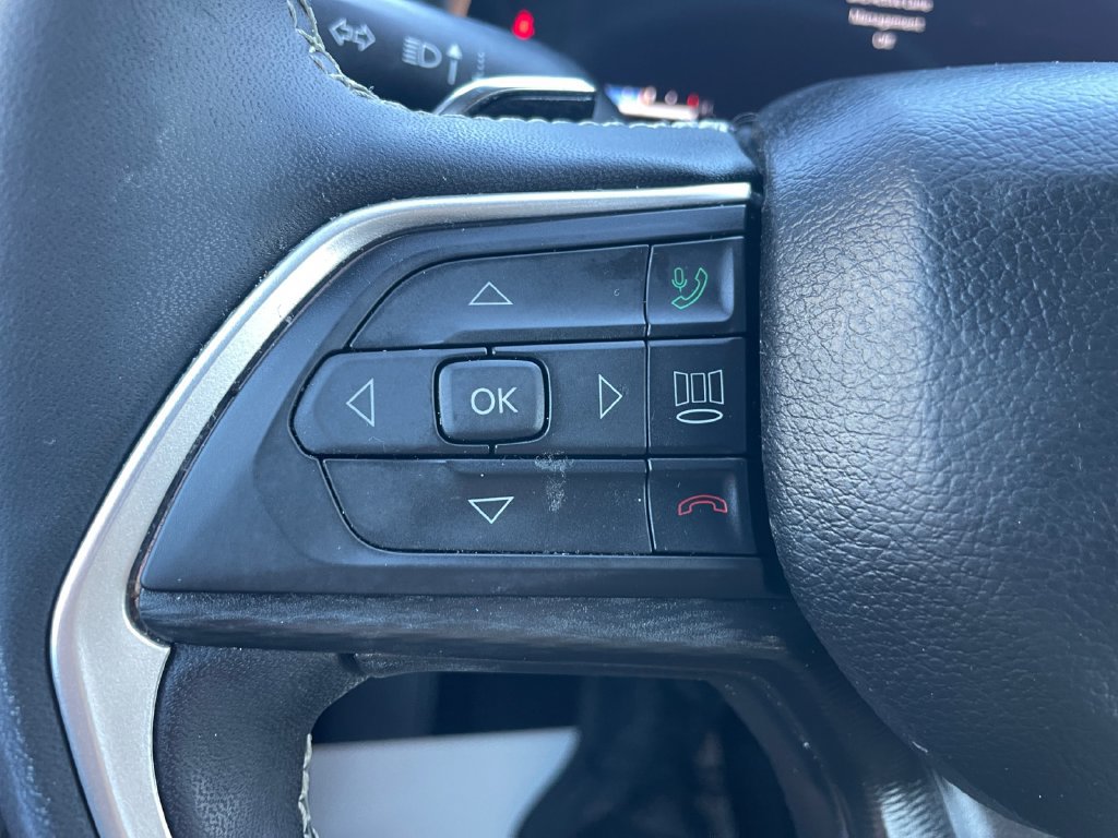 Used 2024 Jeep Grand Cherokee Altitude AWD/4WD image 36