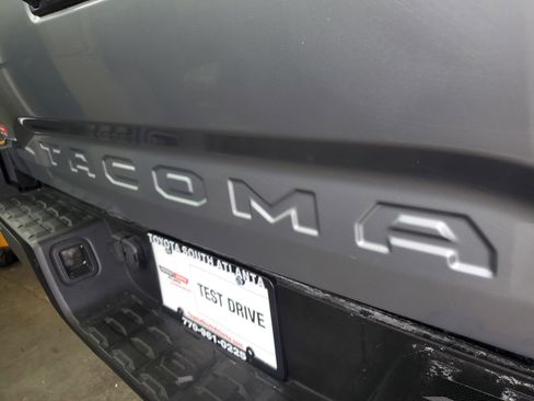Used 2025 Toyota Tacoma TRD Off-Road AWD/4WD image 9