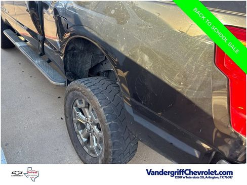 Used 2019 Nissan Titan SL w/ Chrome Package AWD/4WD image 11