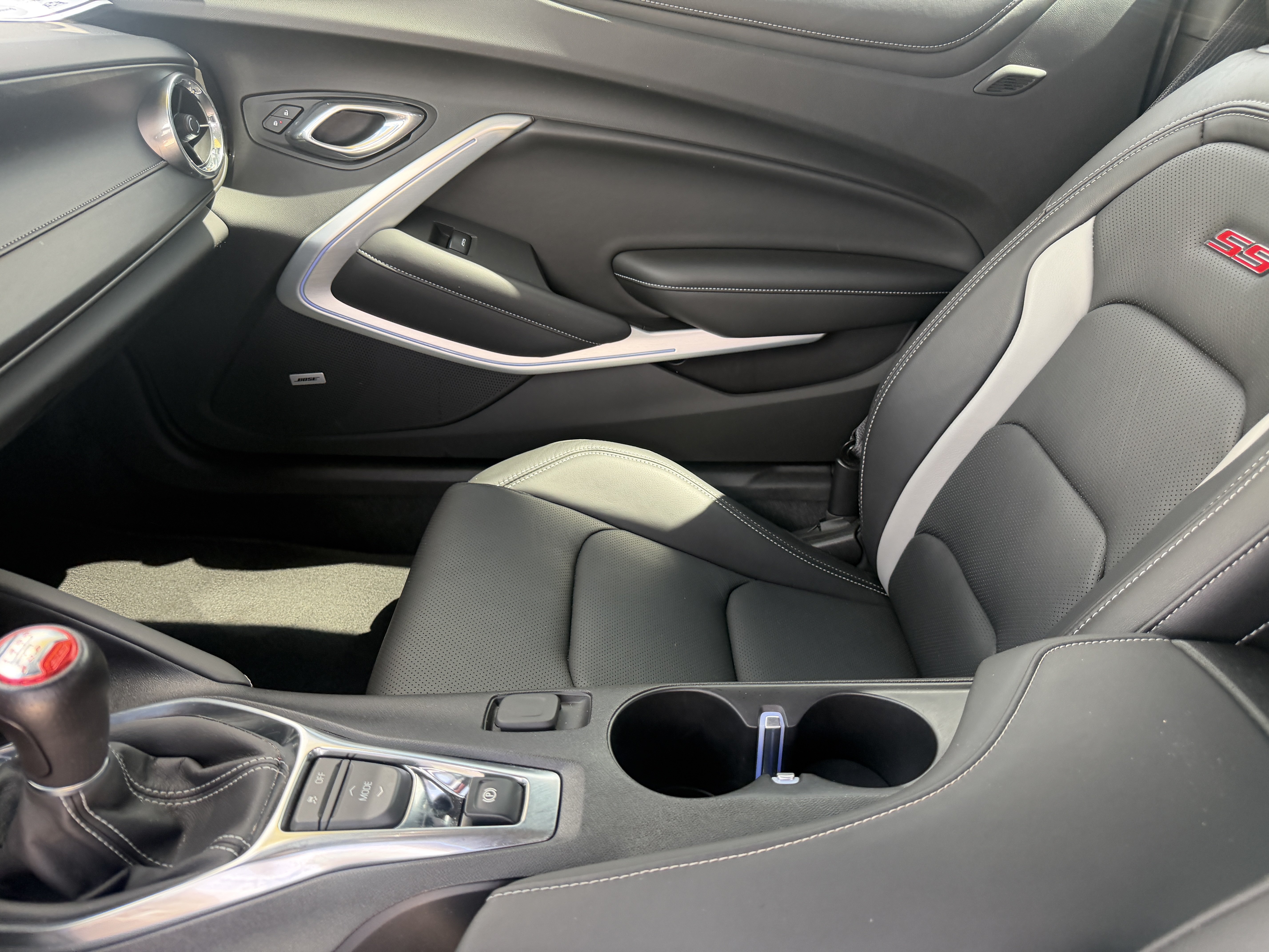 Used 2019 Chevrolet Camaro SS RWD image 12
