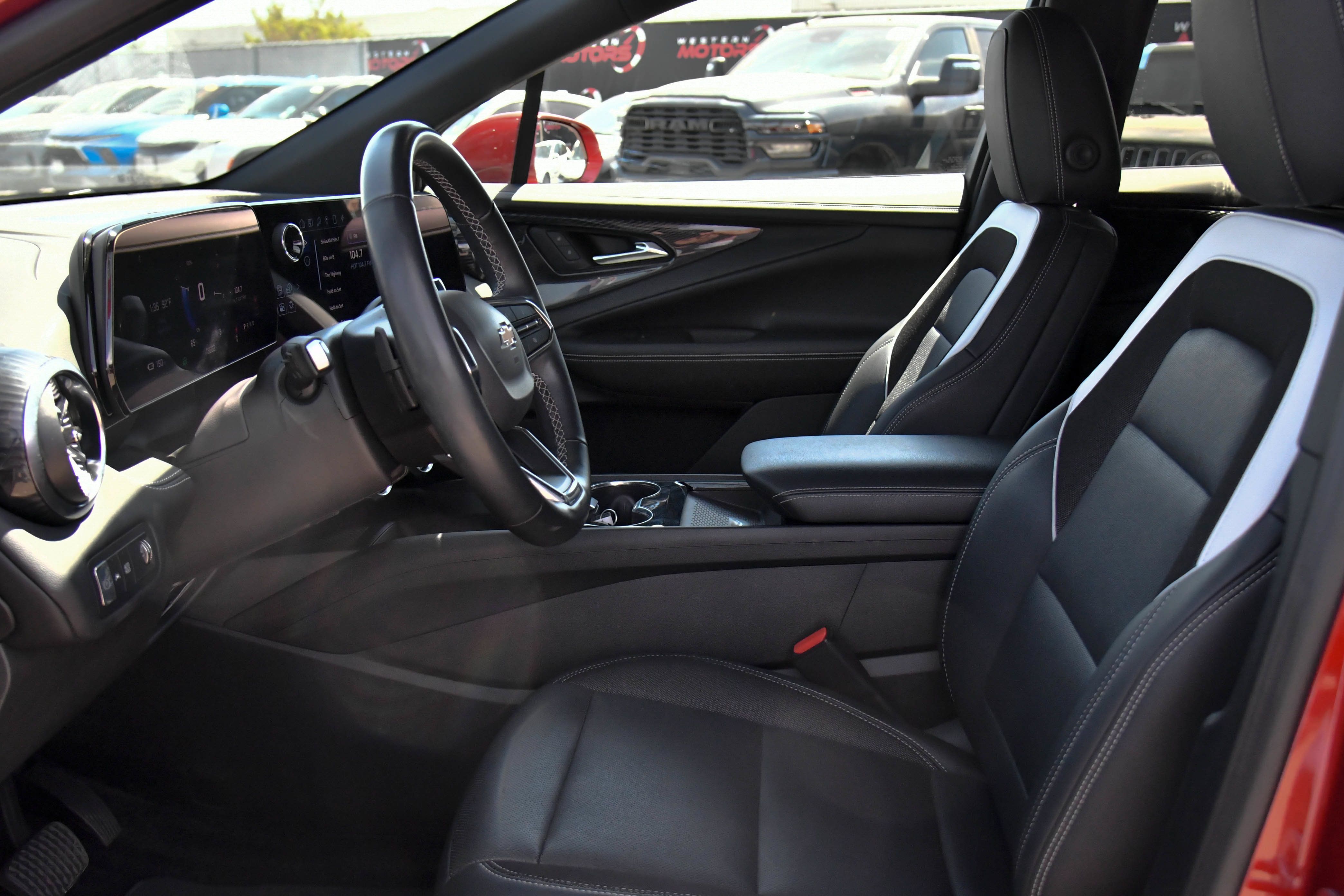 Used 2024 Chevrolet Blazer EV LT AWD/4WD image 17