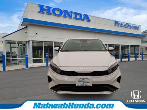 Used 2024 Kia Forte LXS FWD image 2