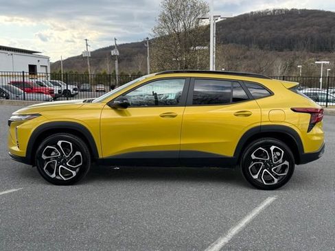 Used 2024 Chevrolet Trax RS w/ Driver Confidence Package image 11