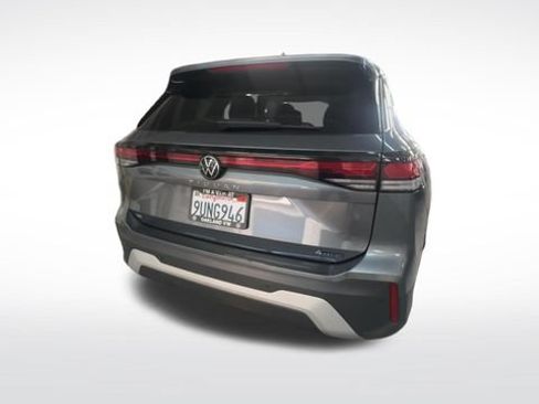 Certified 2025 Volkswagen Tiguan SE AWD/4WD image 8
