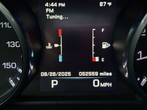 Used 2016 Land Rover Discovery Sport HSE Luxury image 29