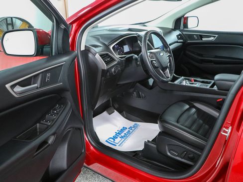 Used 2021 Ford Edge SEL w/ Convenience Package FWD image 3
