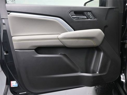 Used 2023 Chevrolet Colorado ZR2 w/ ZR2 Convenience Package III image 12