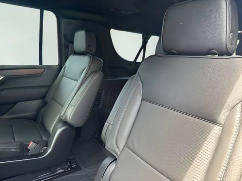 New 2026 GMC Yukon XL Denali w/ Sun & Power Step Package AWD/4WD image 23