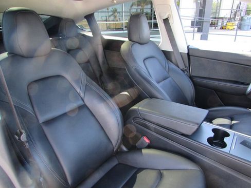Used 2021 Tesla Model Y Long Range AWD/4WD image 27