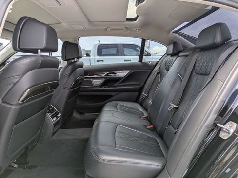 Used 2020 BMW 750i xDrive w/ Cold Weather Package AWD/4WD image 12