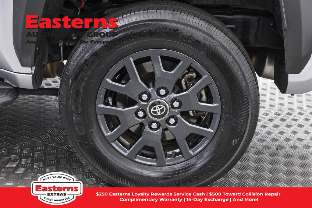 Used 2025 Toyota 4Runner SR5 AWD/4WD image 35
