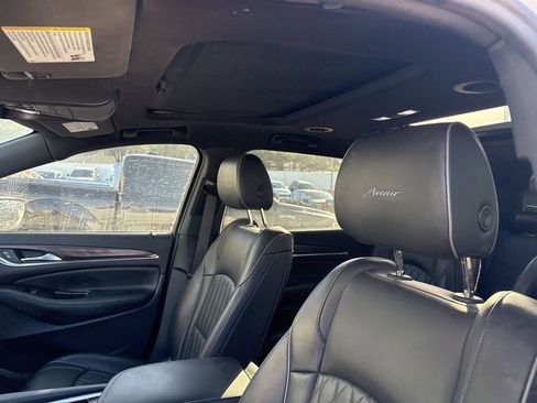 Used 2023 Buick Enclave Avenir w/ Avenir Technology Package image 9